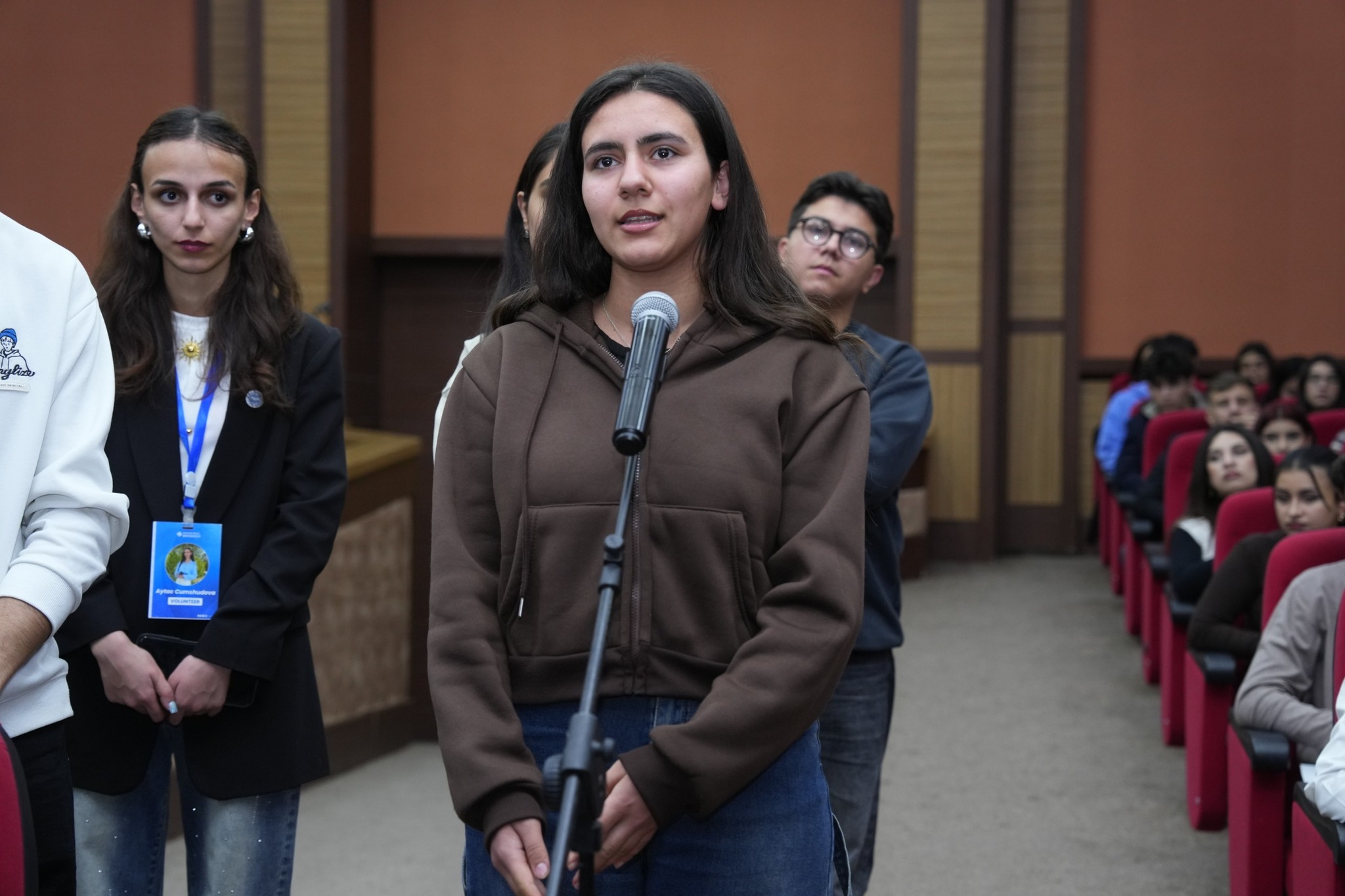 NDU-nun rektoru “Açıq mikrofon” layihəsi çərçivəsində tələbələrlə görüşüb