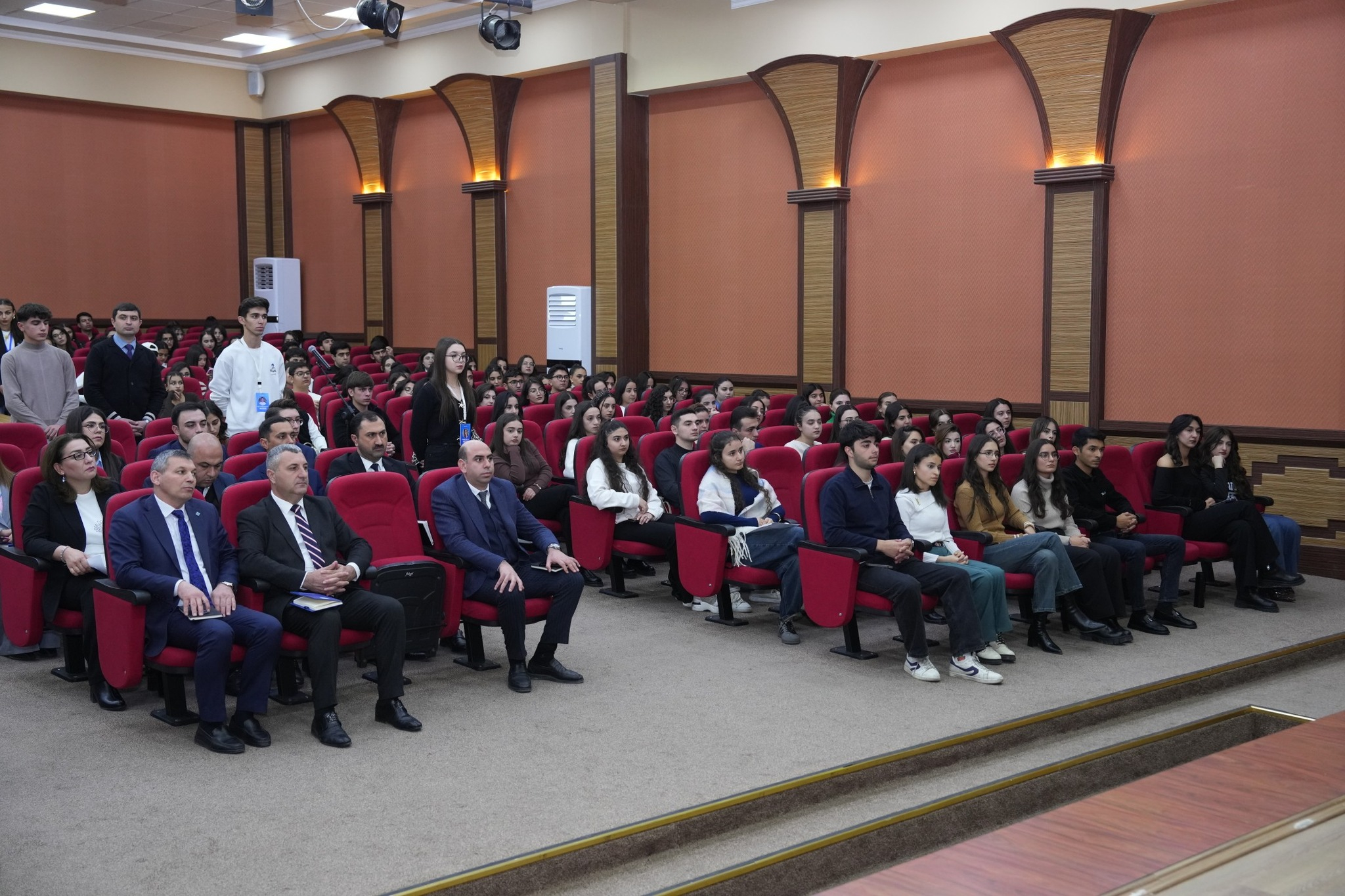 NDU-nun rektoru “Açıq mikrofon” layihəsi çərçivəsində tələbələrlə görüşüb