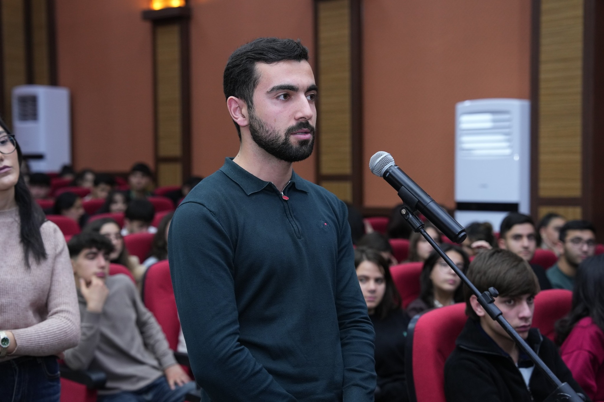 NDU-nun rektoru “Açıq mikrofon” layihəsi çərçivəsində tələbələrlə görüşüb