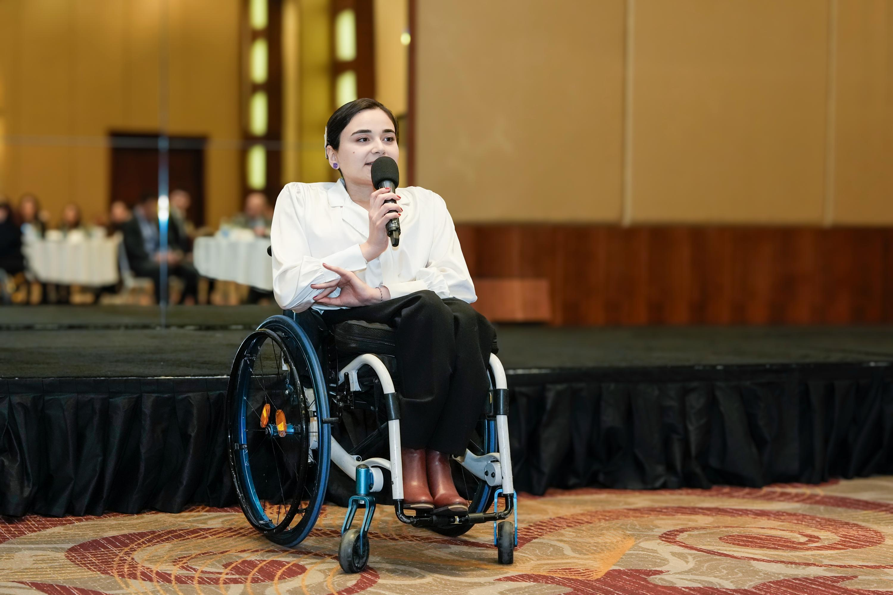 “Mediada inklüziv dildən istifadənin təşviqi” mövzusunda seminar keçirilib