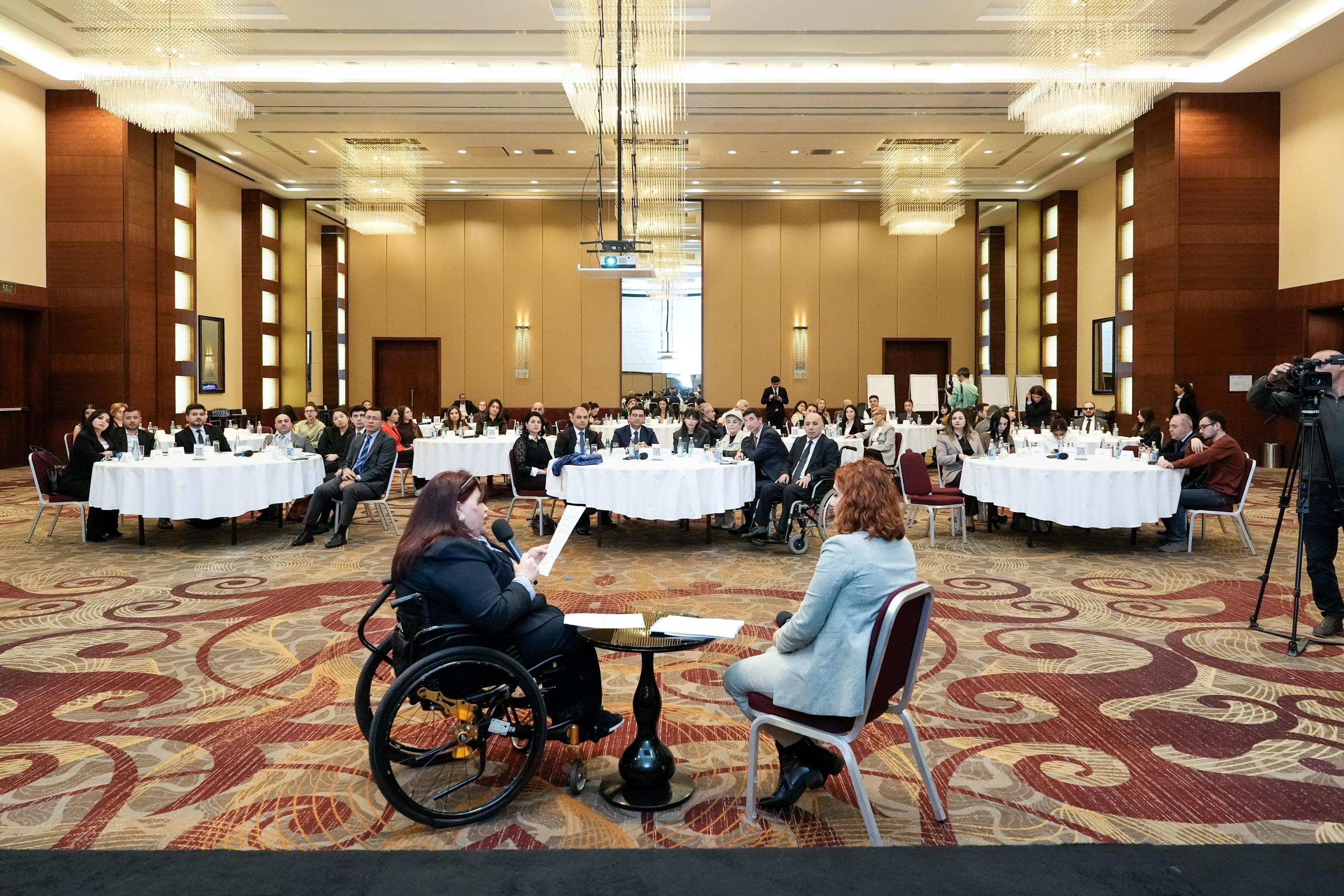 “Mediada inklüziv dildən istifadənin təşviqi” mövzusunda seminar keçirilib