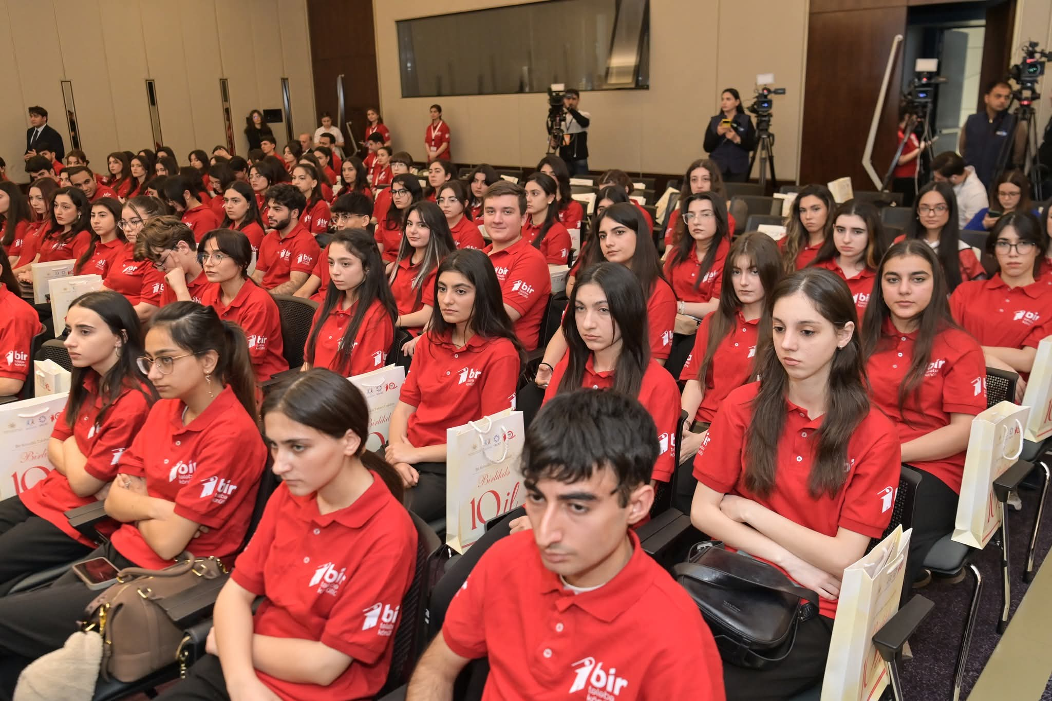 “Bir Könüllü” təşkilatının 10 illik yubiley tədbiri keçirilib