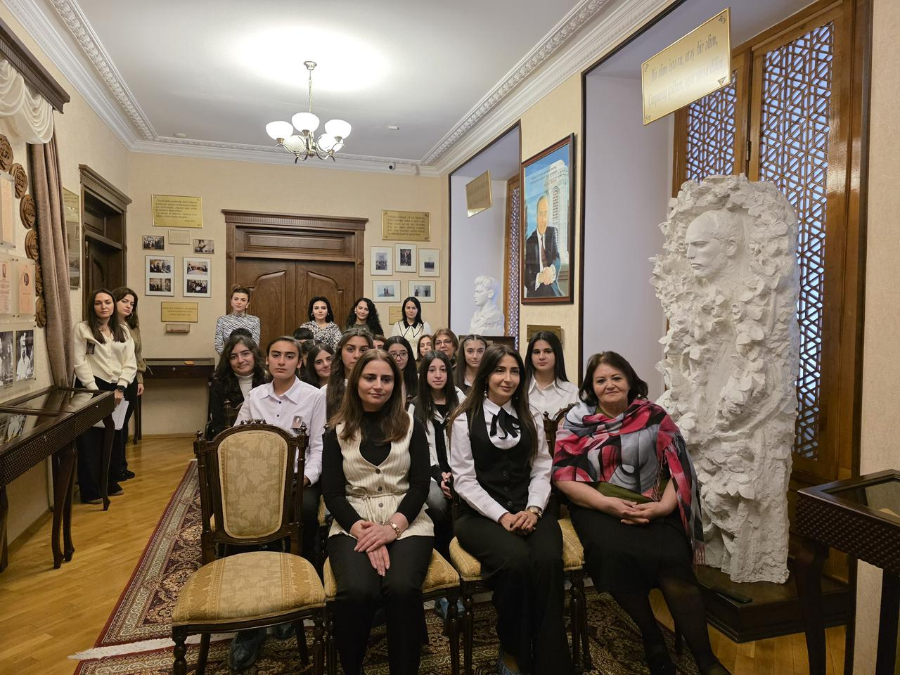 Göytəpə məktəbliləri Hüseyn Cavidin “Ana” pyesini ev muzeyində səhnələşdirdilər