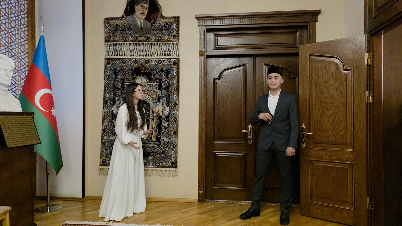 Göytəpə məktəbliləri Hüseyn Cavidin “Ana” pyesini ev muzeyində səhnələşdirdilər