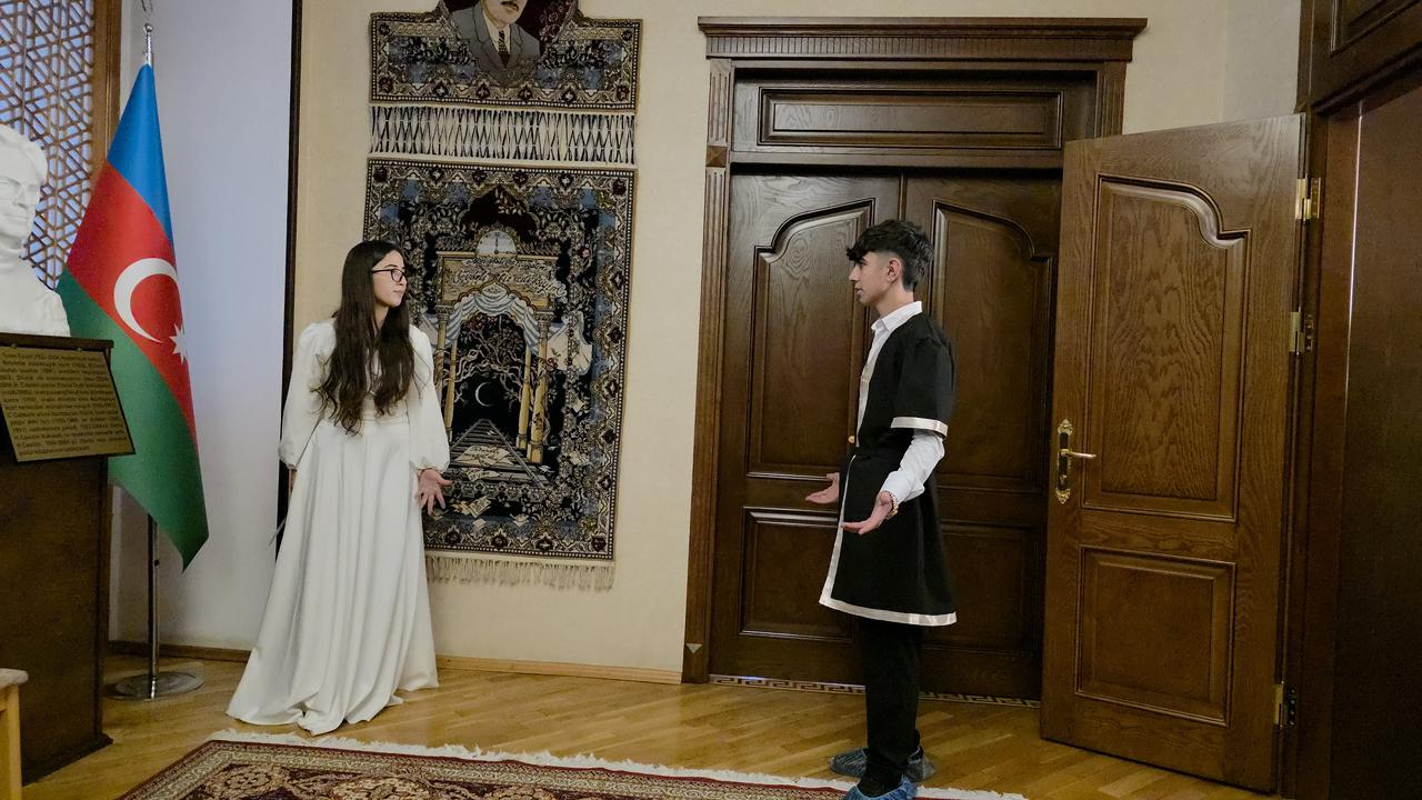 Göytəpə məktəbliləri Hüseyn Cavidin “Ana” pyesini ev muzeyində səhnələşdirdilər