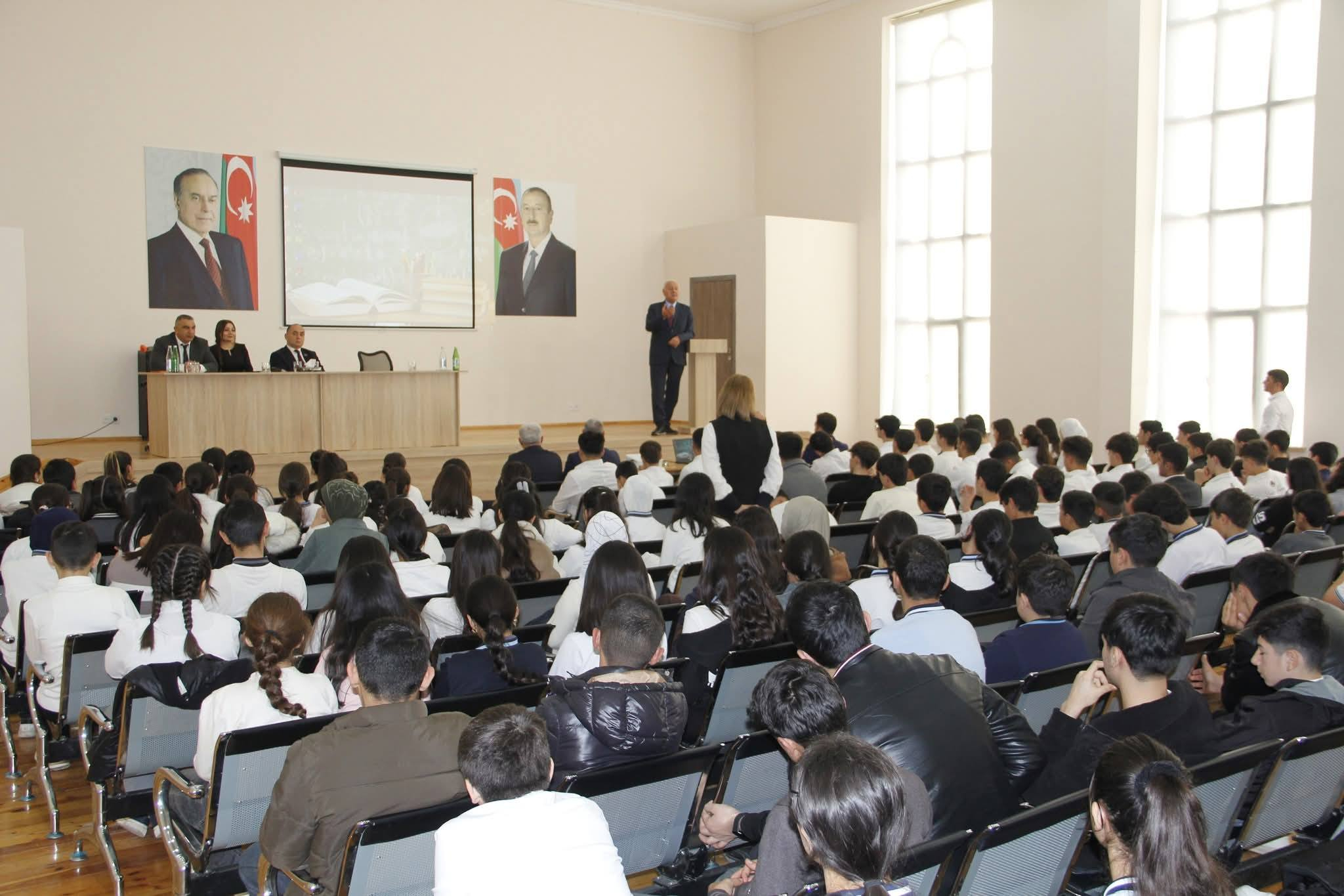 Cəlilabadda müəllim və şagirdlərlə görüş keçirilib