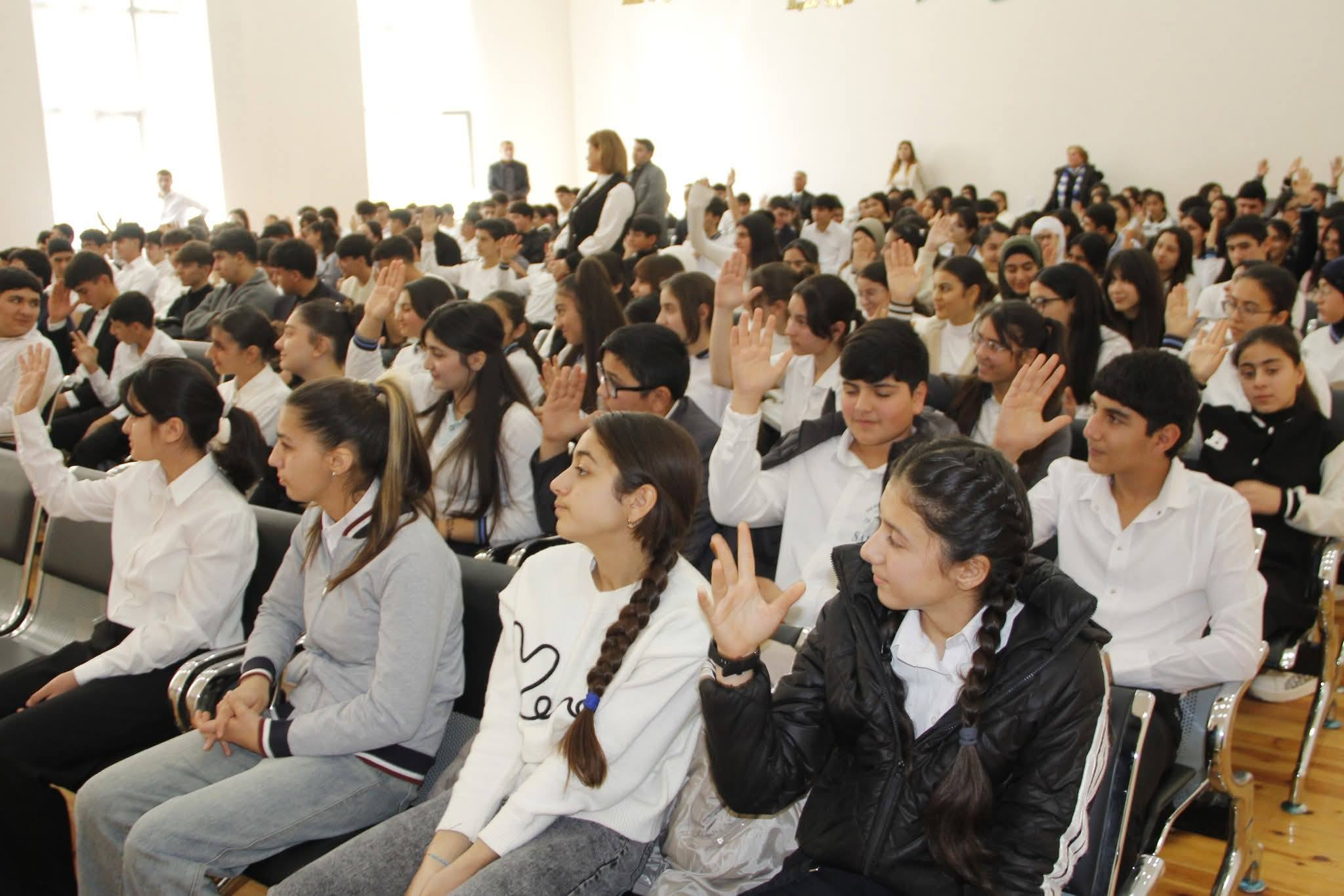 Cəlilabadda müəllim və şagirdlərlə görüş keçirilib