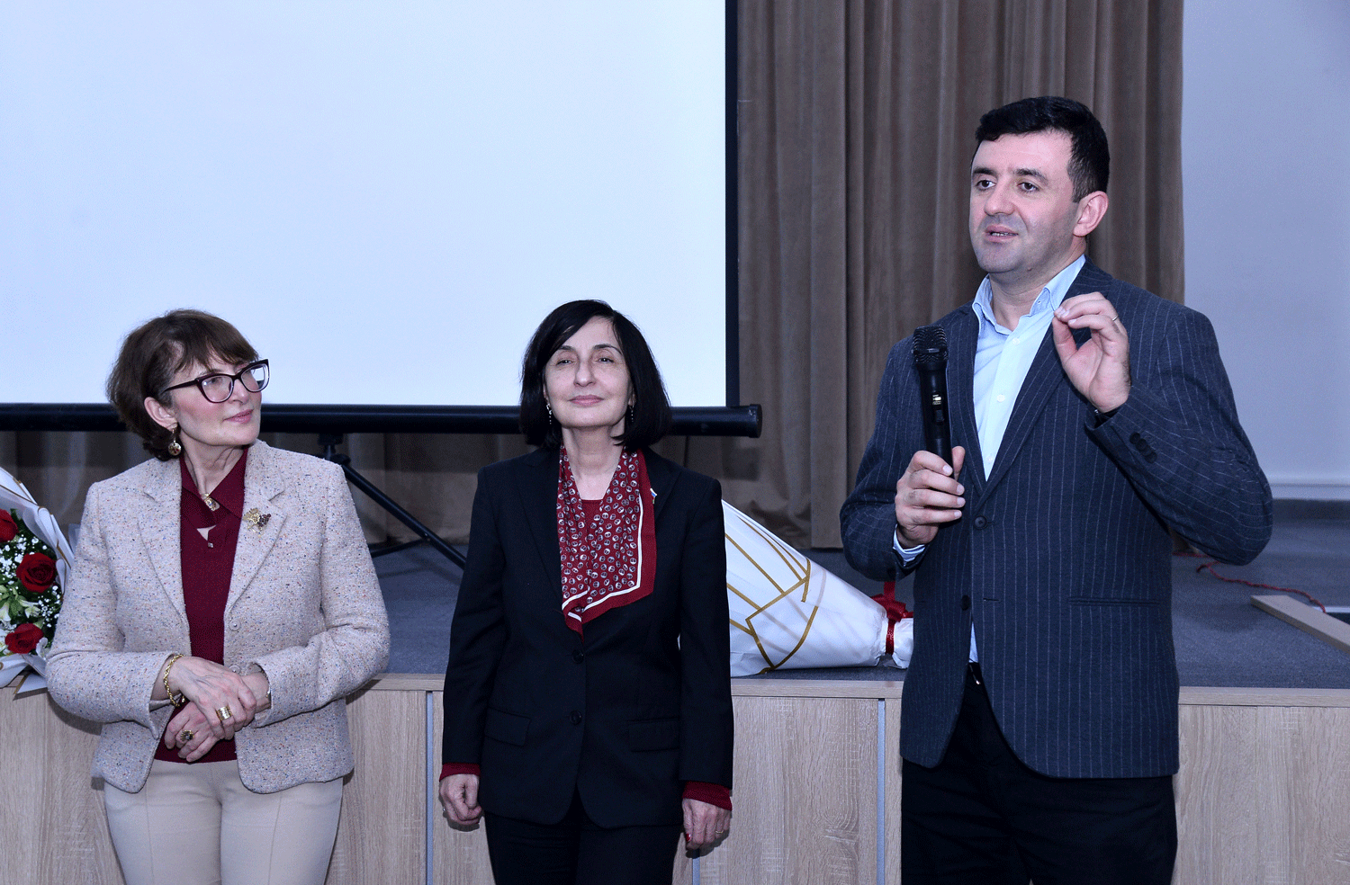 “Məktəbin dəstəkləyici rəhbərlik modeli” təlimləri yekunlaşıb