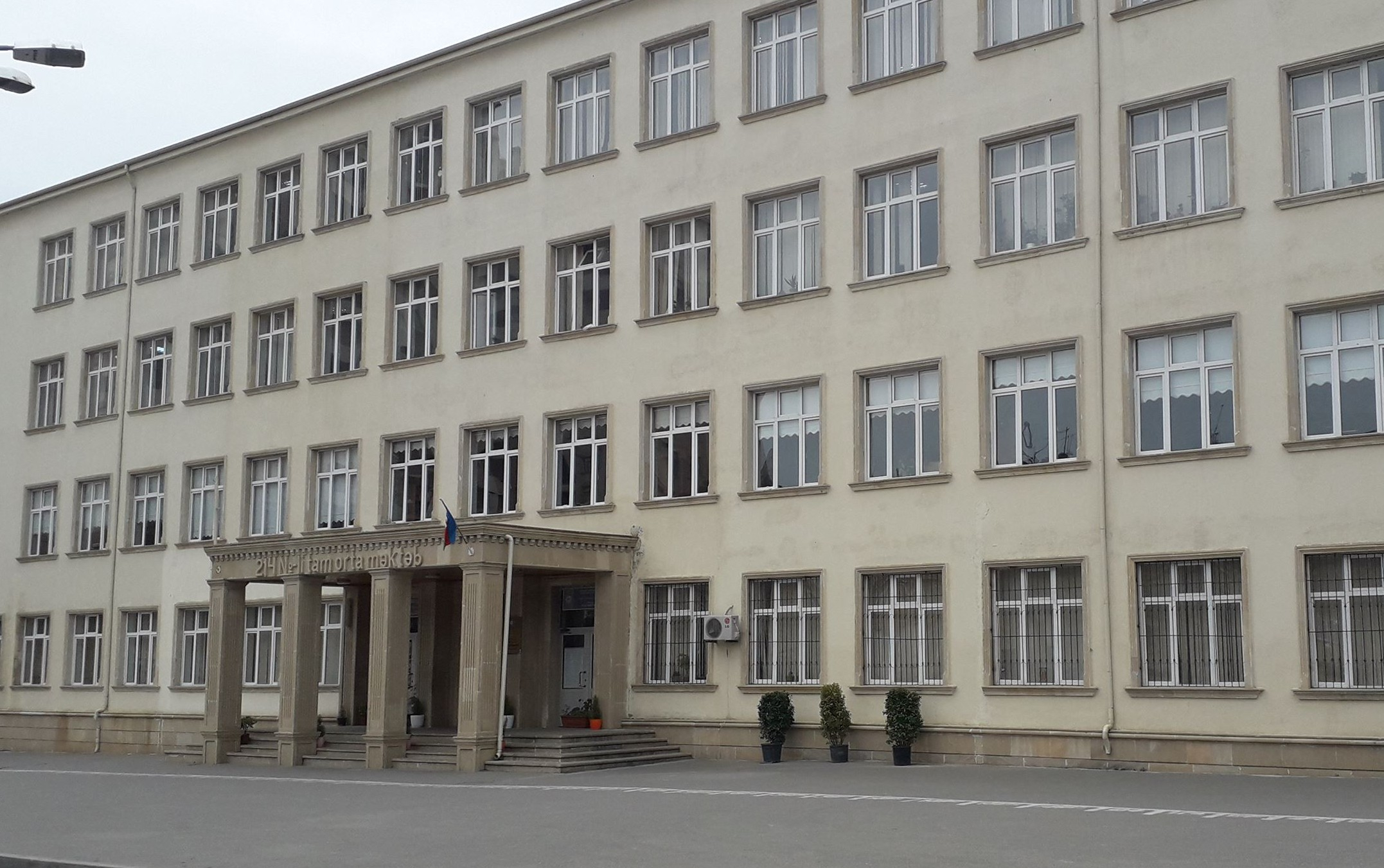 Qrip səbəbilə bir sinifdən 20 şagird dərsə gəlmir?