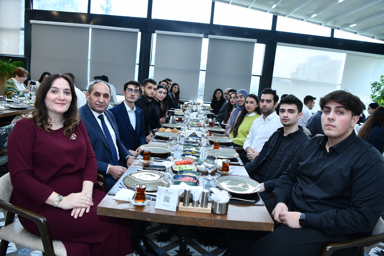 ADNSU rektoru 100 uğurlu tələbə ilə görüşüb