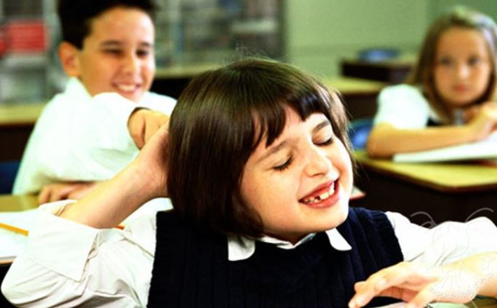 Riskli davranışların daha alt yaş qruplarına enmə tendensiyası bir neçə kontekstdə müşahidə olunur