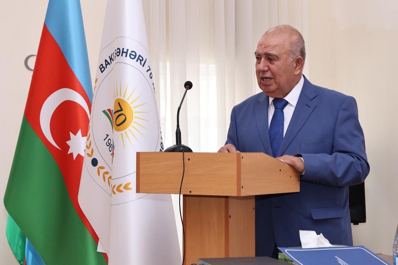 BSU-nun rektoru məktəblilərlə görüş keçirib