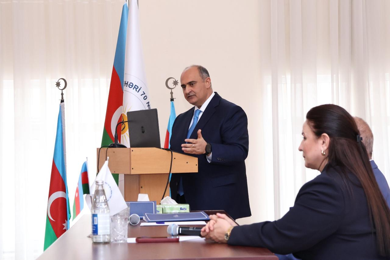 BSU-nun rektoru məktəblilərlə görüş keçirib