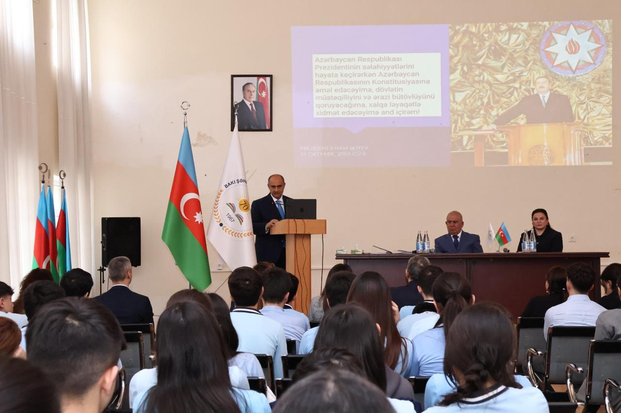BSU-nun rektoru məktəblilərlə görüş keçirib