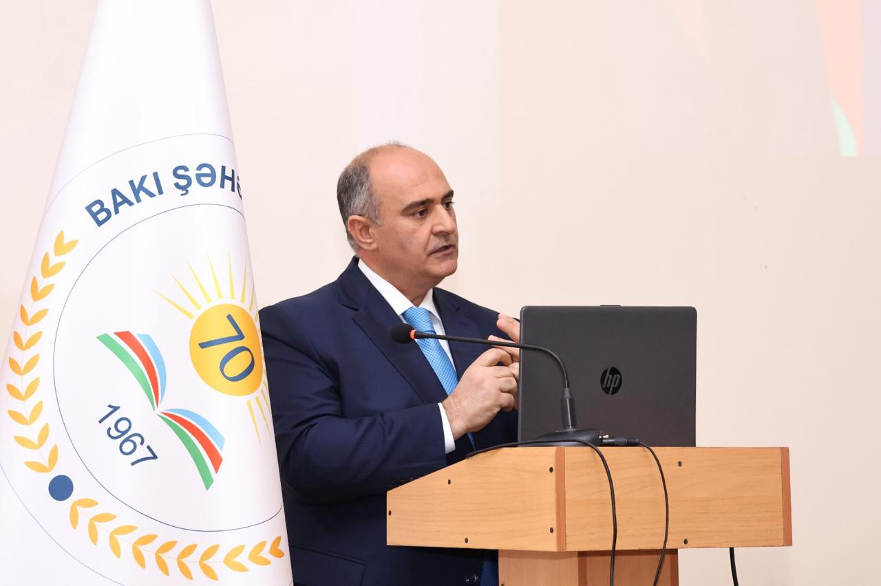 BSU-nun rektoru məktəblilərlə görüş keçirib