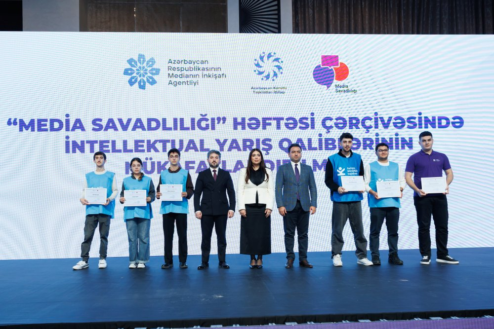 Nazirlik rəsmiləri “Rəqəmsallaşma, Süni İntellekt və Media Savadlılığı” mövzusunda konfransda çıxış ediblər