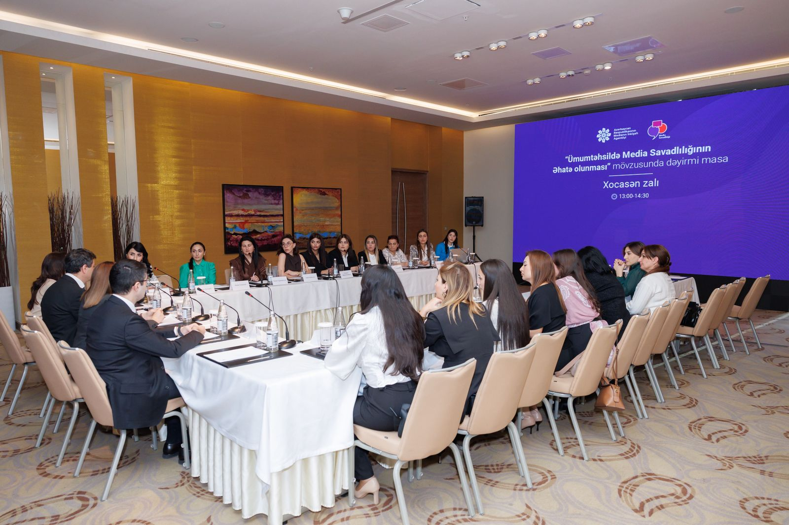 Nazirlik rəsmiləri “Rəqəmsallaşma, Süni İntellekt və Media Savadlılığı” mövzusunda konfransda çıxış ediblər