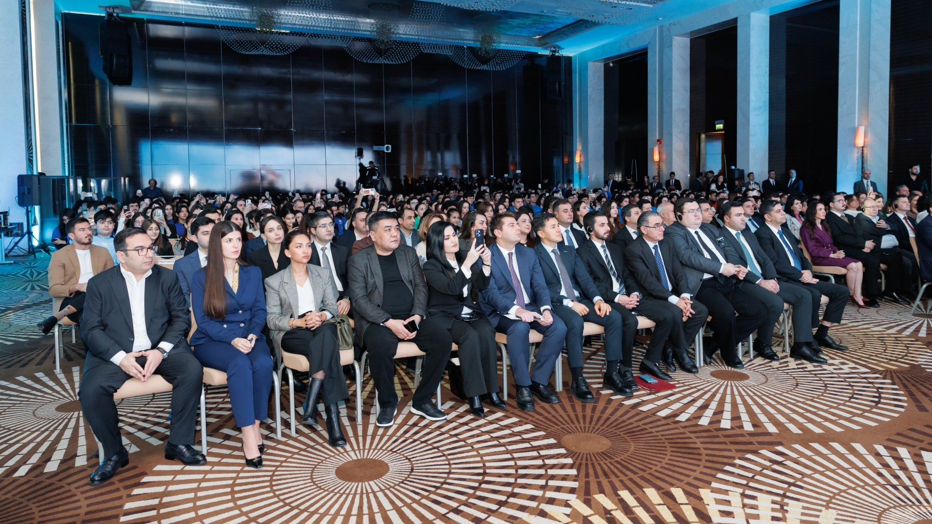 Nazirlik rəsmiləri “Rəqəmsallaşma, Süni İntellekt və Media Savadlılığı” mövzusunda konfransda çıxış ediblər