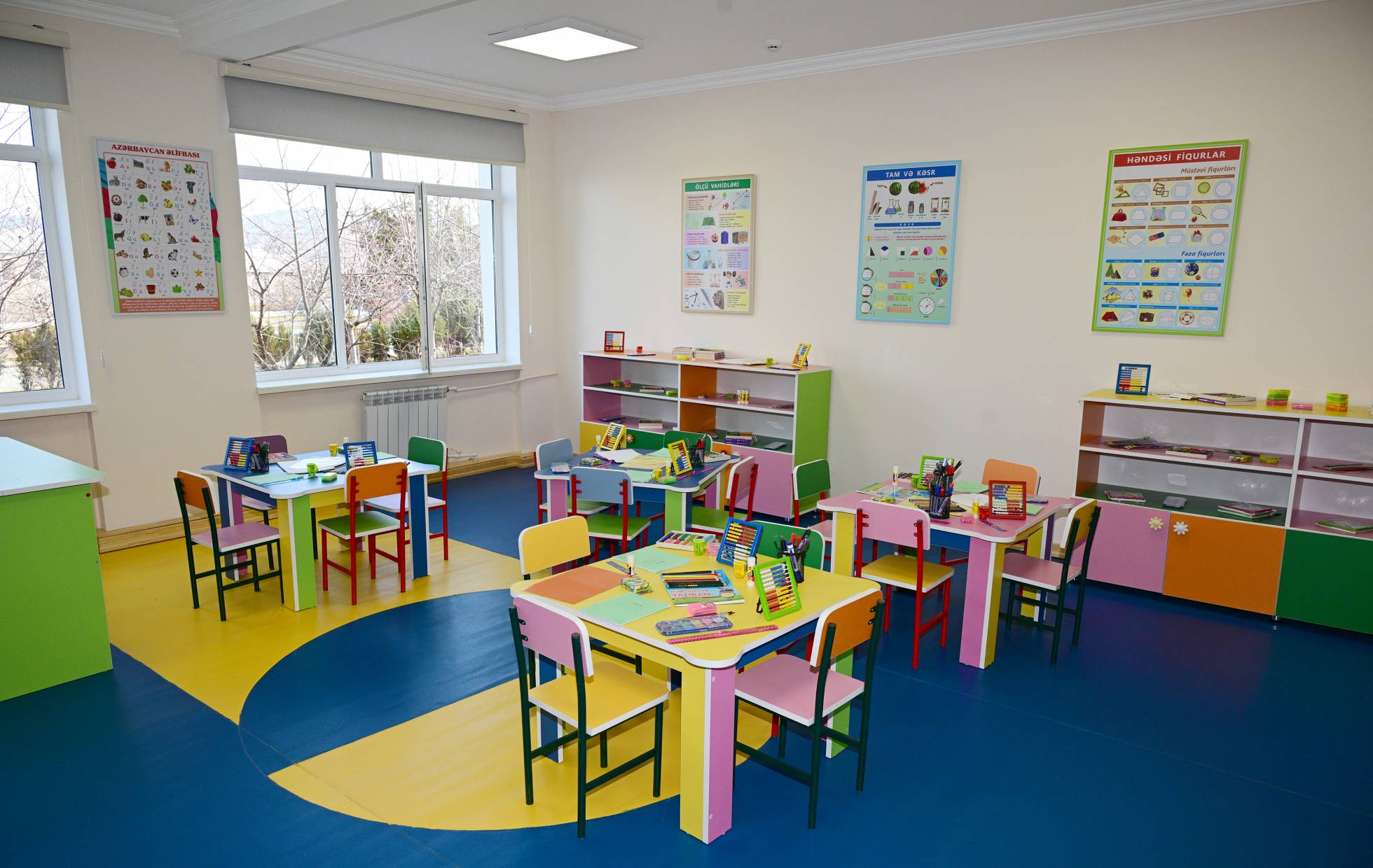 Prezident İlham Əliyev  Kərkicahan qəsəbə 1 nömrəli tam orta məktəbin əsaslı təmirdən sonra açılışında iştirak edib