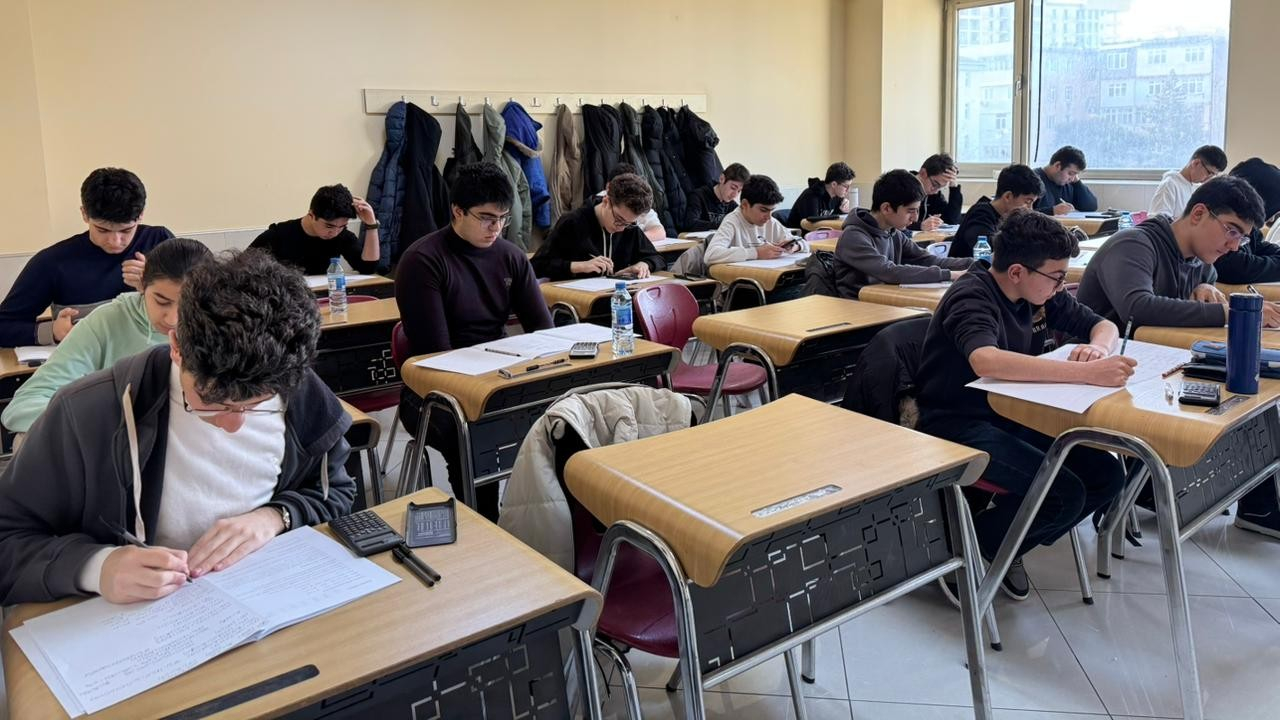 RFO-nun kimya fənni üzrə qalibləri arasında seçmə imtahan təşkil edilib