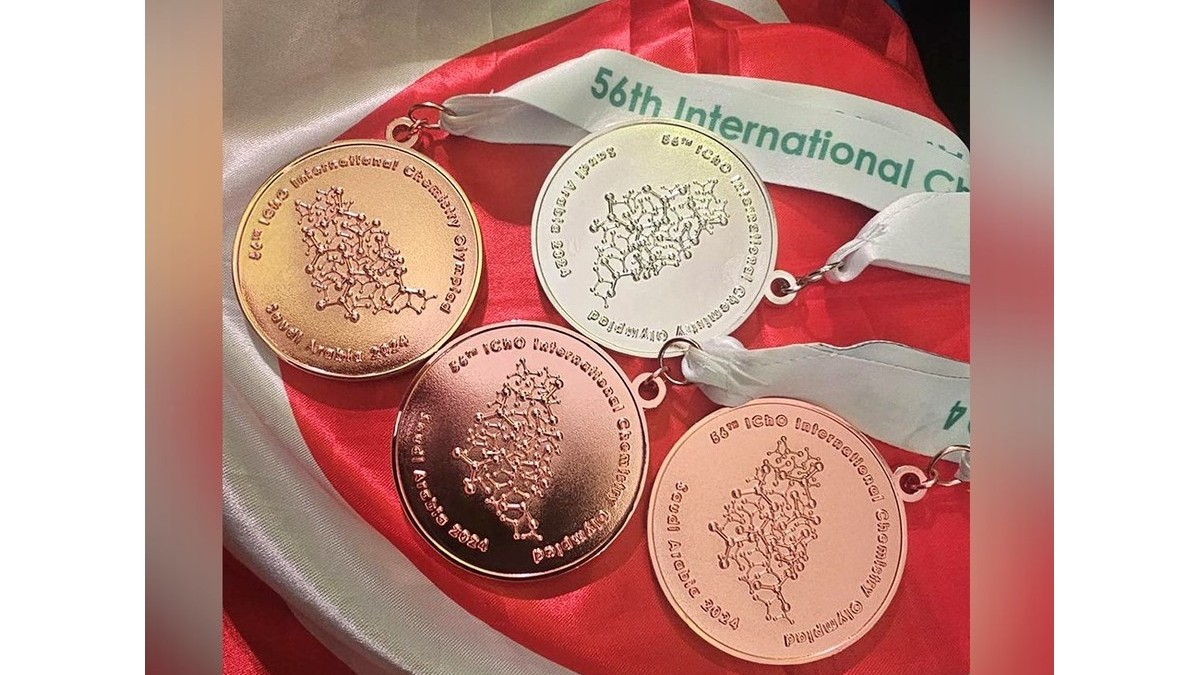 Paytaxt məktəbliləri beynəlxalq olimpiadalarda 12 medal qazanıblar