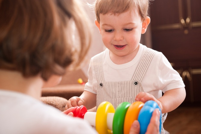 Tənqidi düşünmə nədir, necə formalaşır və uşaqlara necə kömək edir?