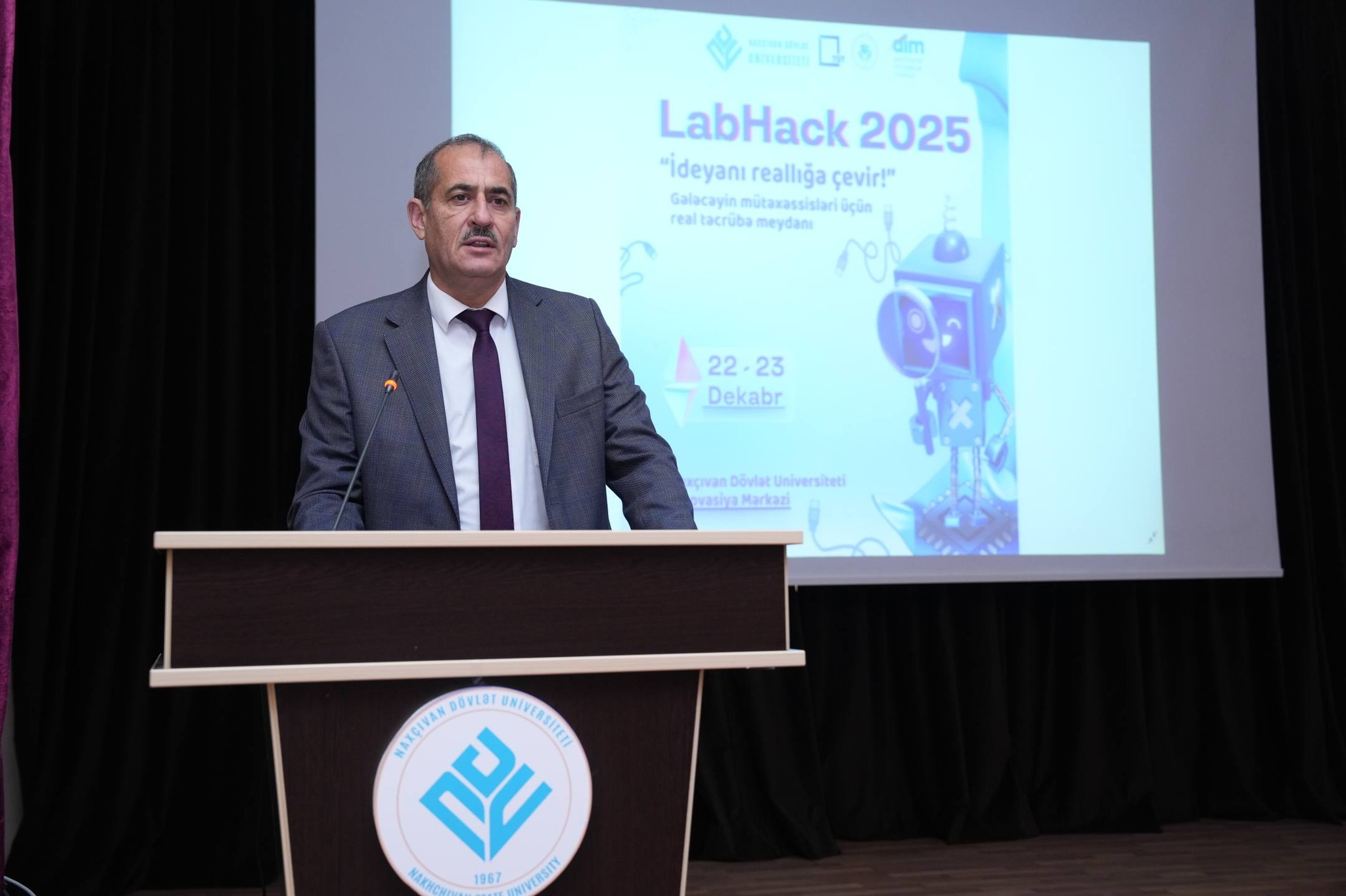 NDU-da “LabHack 2025” Hakatonu keçirilib