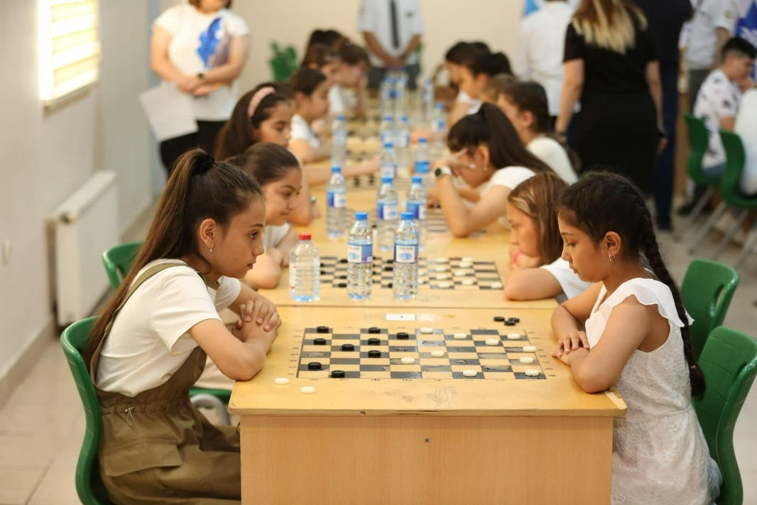 Təhsil müəssisələrində şahmat məşğələləri təşkil olunur