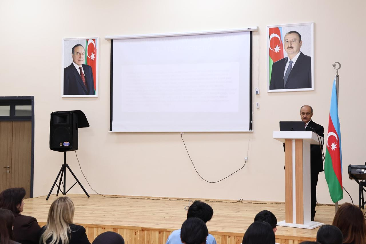 BSU-nun rektoru Astarada məktəblilərlə görüş keçirib