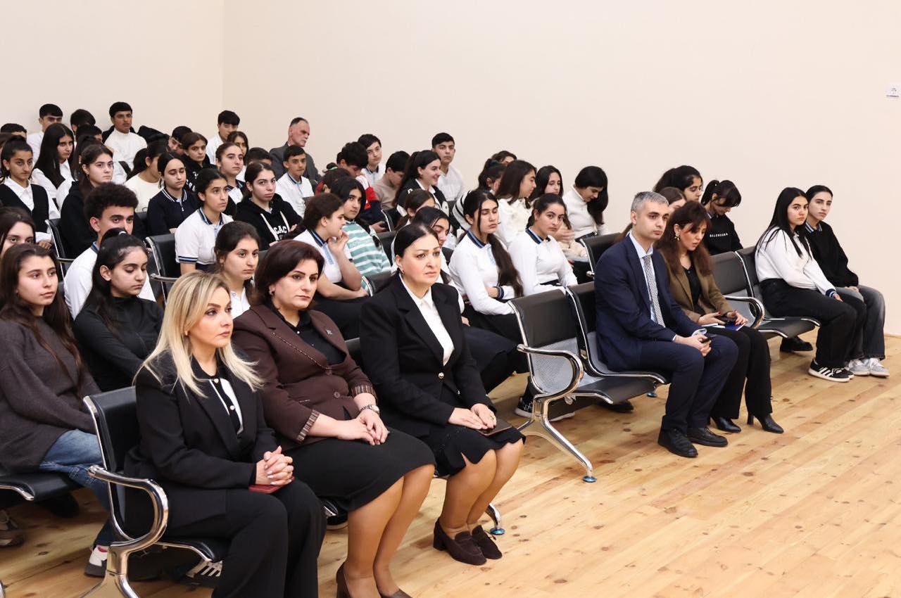 BSU-nun rektoru Astarada məktəblilərlə görüş keçirib