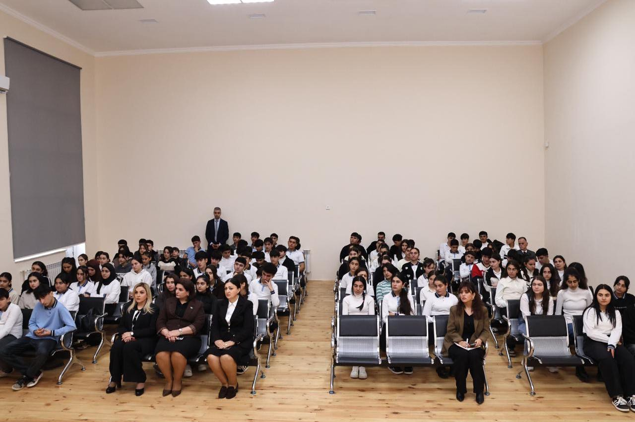 BSU-nun rektoru Astarada məktəblilərlə görüş keçirib