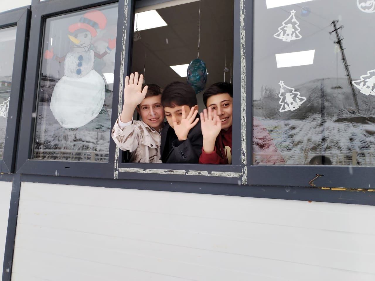 Kəlbəcərli şagirdlərin ilk qar sevinci