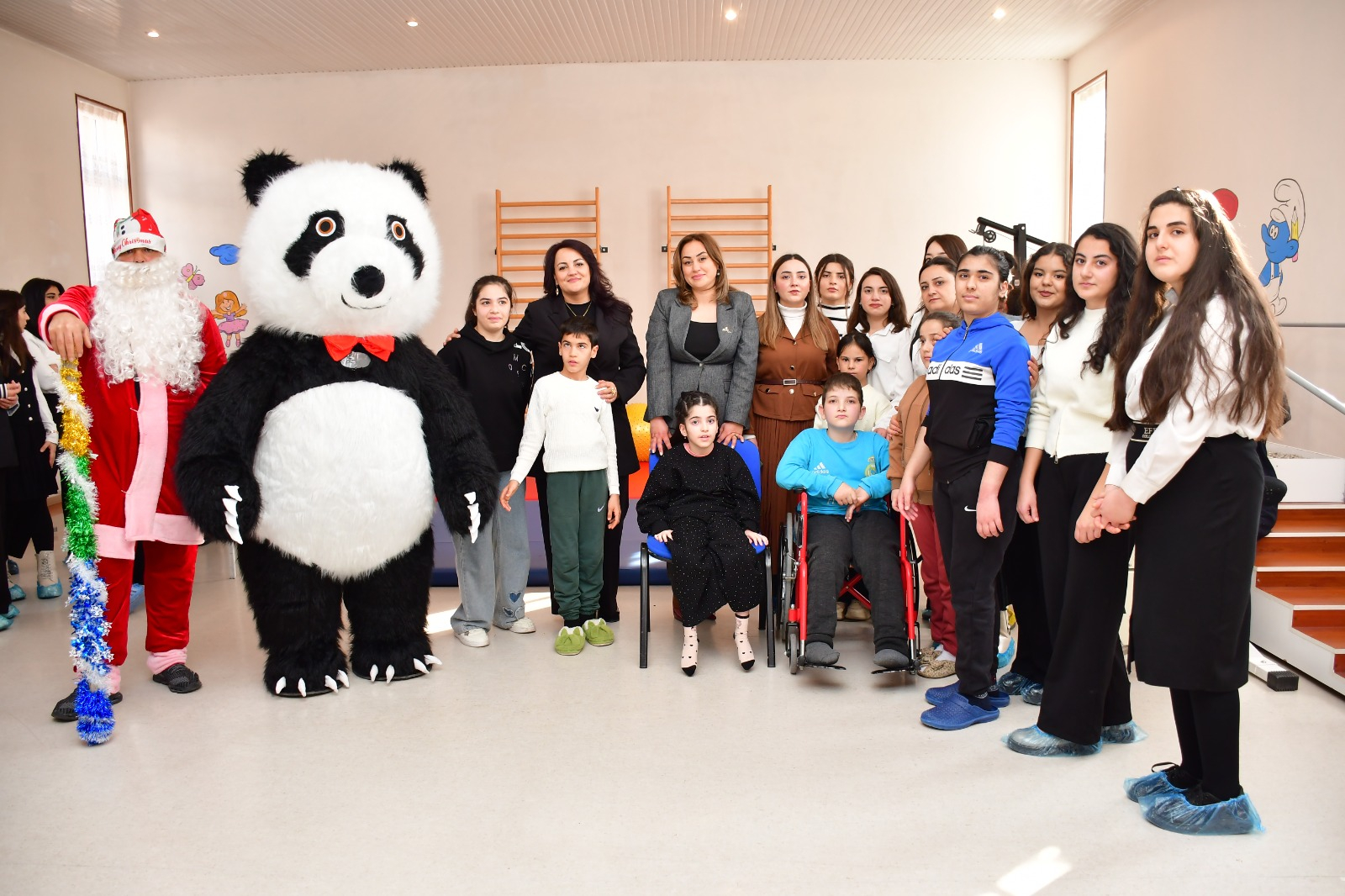 Tələbələr sağlamlıq imkanları məhdud uşaqları sevindirib    