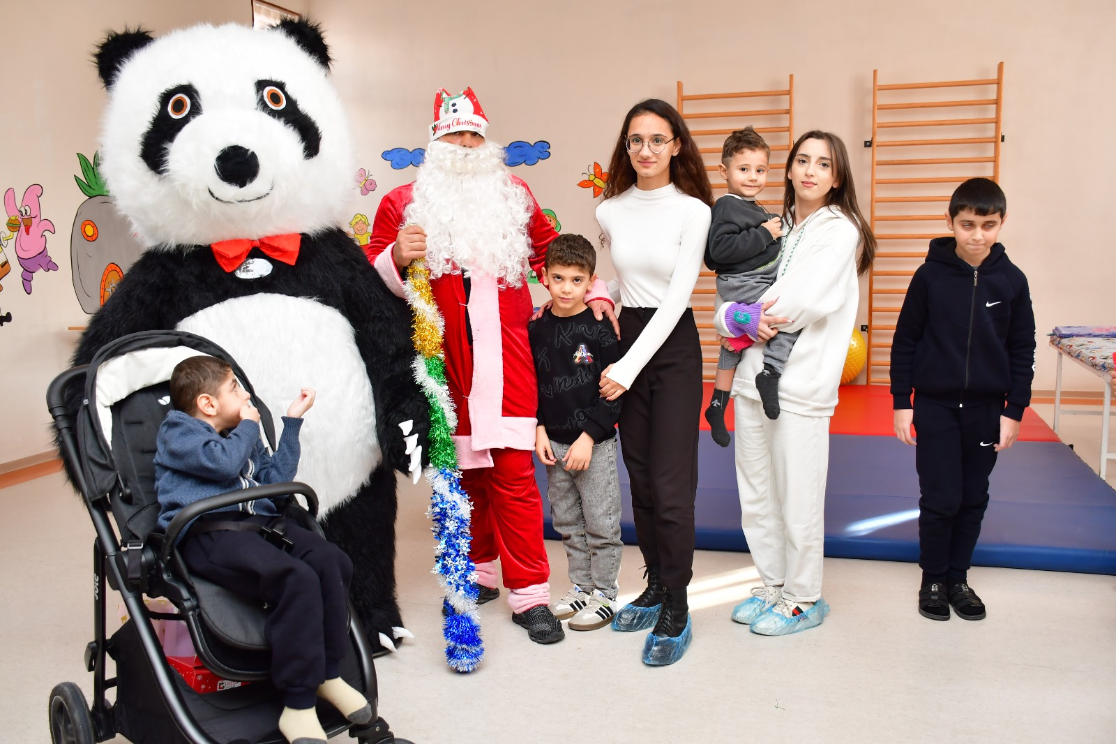 Tələbələr sağlamlıq imkanları məhdud uşaqları sevindirib    