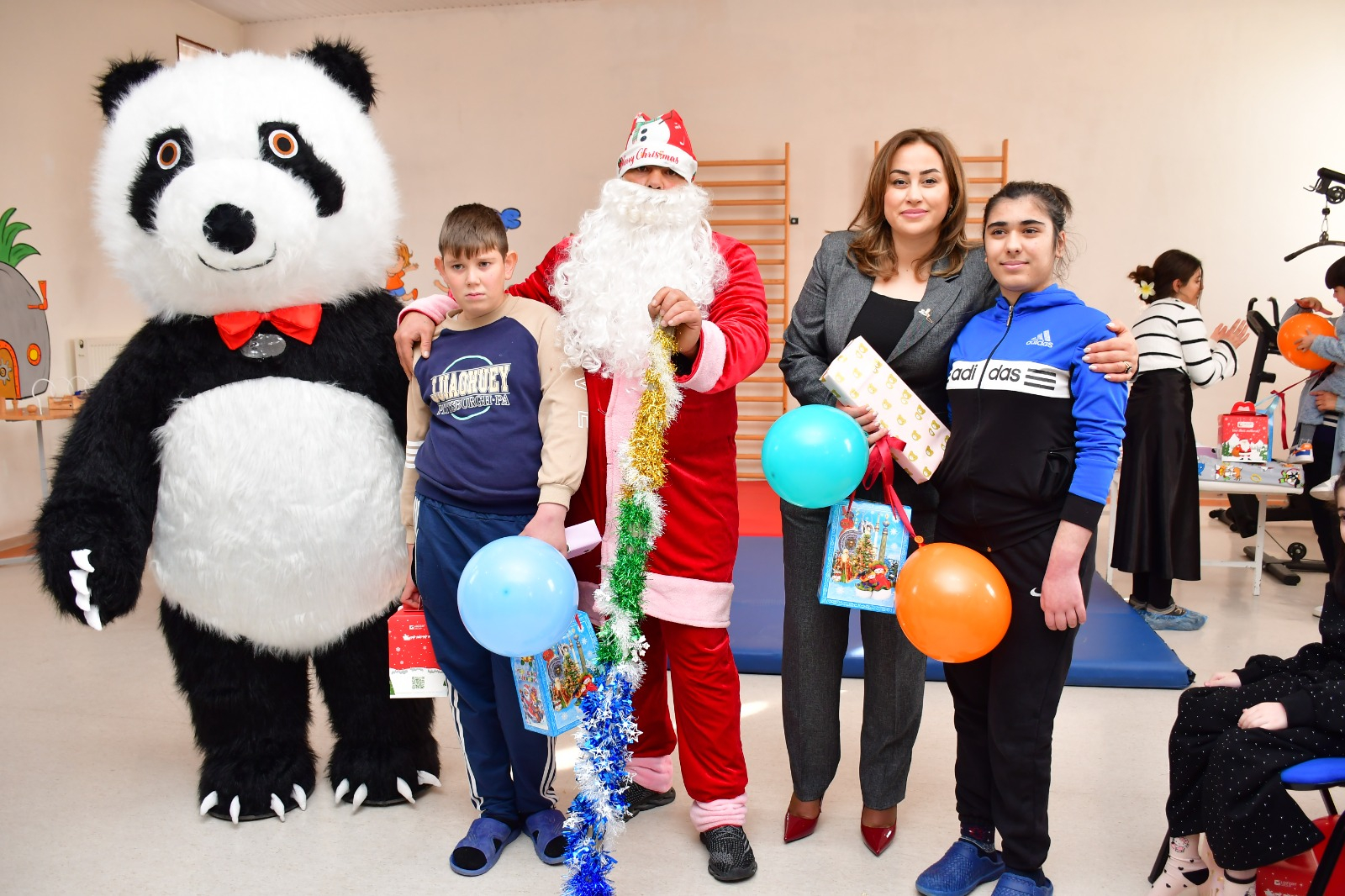 Tələbələr sağlamlıq imkanları məhdud uşaqları sevindirib    