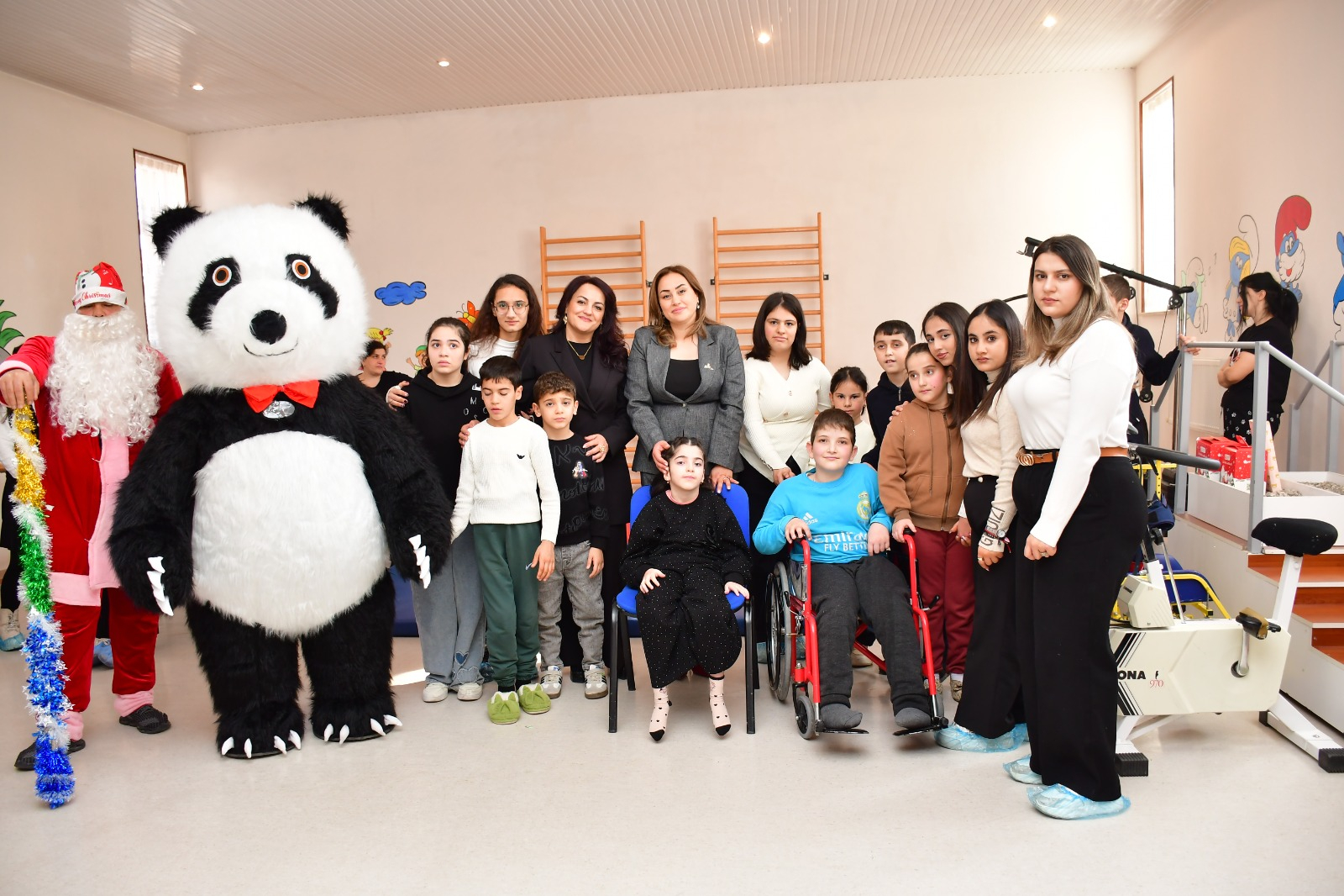 Tələbələr sağlamlıq imkanları məhdud uşaqları sevindirib    