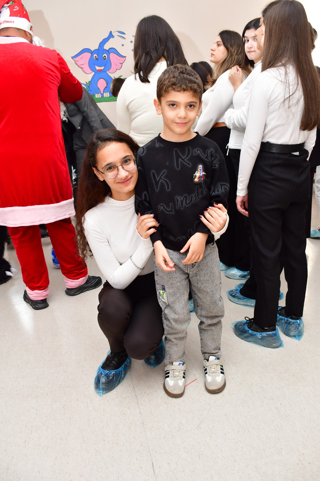 Tələbələr sağlamlıq imkanları məhdud uşaqları sevindirib    