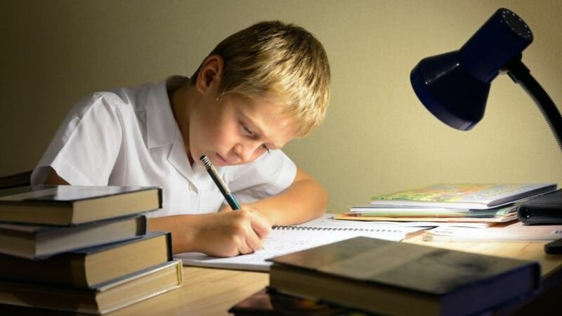 Uşaqlar tətillərdə dərs oxumalıdırlarmı?