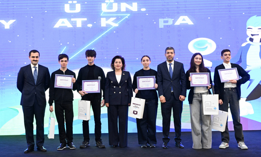 Məktəblilərarası Milli Hakaton – 2025-in qalibləri mükafatlandırılıblar