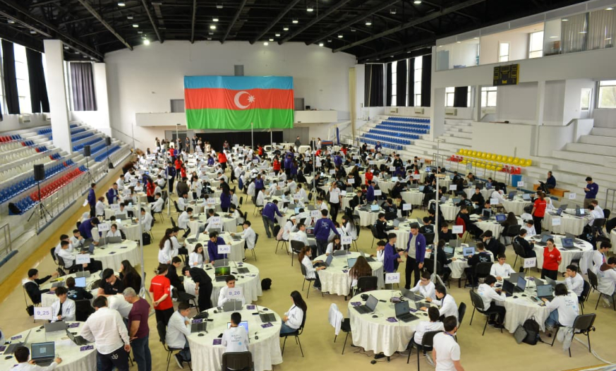 Gələcəyin kodunu yazanlar: Hakatondan REPORTAJ