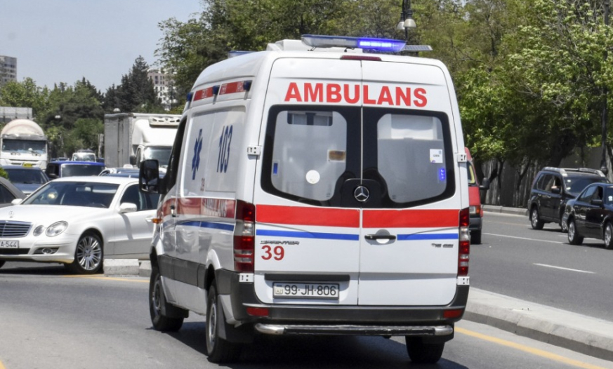 Məktəbdə soba tüstülədi, müəllim və şagirdlər təxliyə edildi