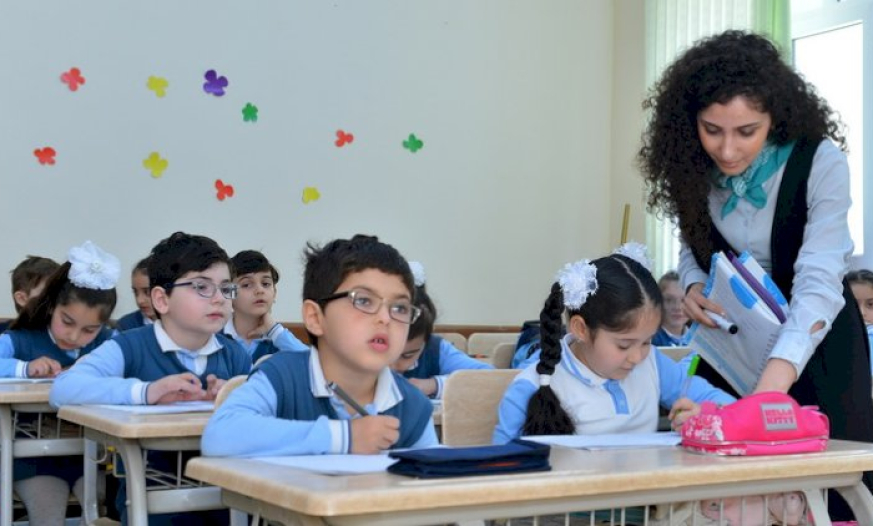 Məktəbdə özünü dəyərli hiss edən müəllim şəxsi gərginliyini sinfə gətirmir