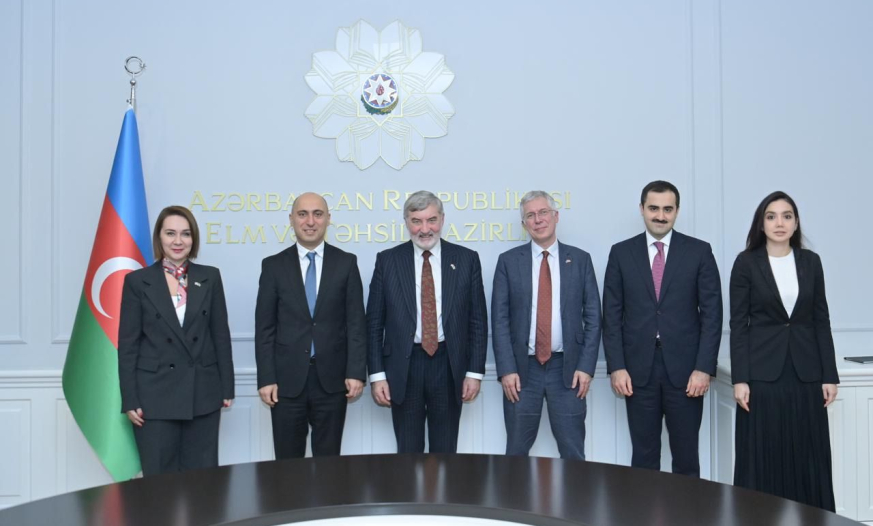 Emin Əmrullayev Böyük Britaniyanın Lordlar Palatasının üzvü ilə görüşüb