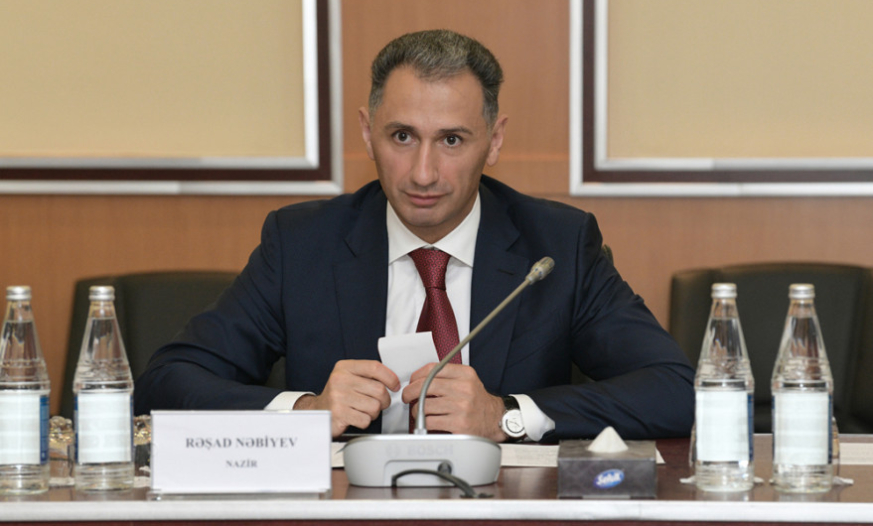 Rəqəmsal mühit uşaqlar üçün müəyyən təhlükə yaradır