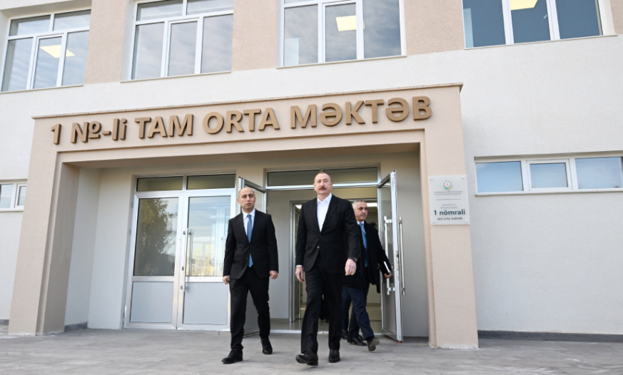 Prezident İlham Əliyev  Kərkicahan qəsəbə 1 nömrəli tam orta məktəbin əsaslı təmirdən sonra açılışında iştirak edib