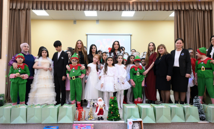 Leyla Əliyeva, Arzu Əliyeva və Alena Əliyeva Bakı şəhəri 5 nömrəli internat tipli xüsusi ümumtəhsil məktəbində olublar