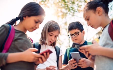 15 yaşdan kiçik uşaqlara sosial mediadan istifadə qadağan olunur   