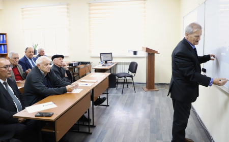 LDU-da keçirilən elmi seminarda riyaziyyatın inkişaf mərhələləri müzakirə edilib 