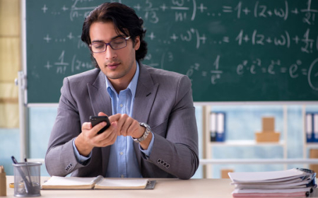 Gürcüstan məktəblərində müəllimlərin telefondan istifadəsi məhdudlaşdırılır