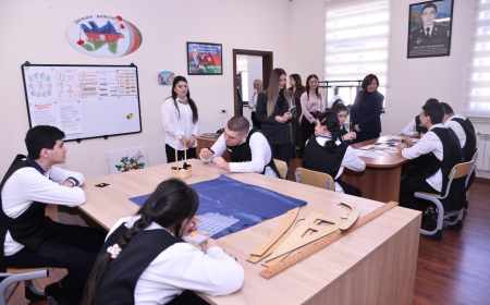 Bu sinifdə həm tikirlər, həm də güclənirlər